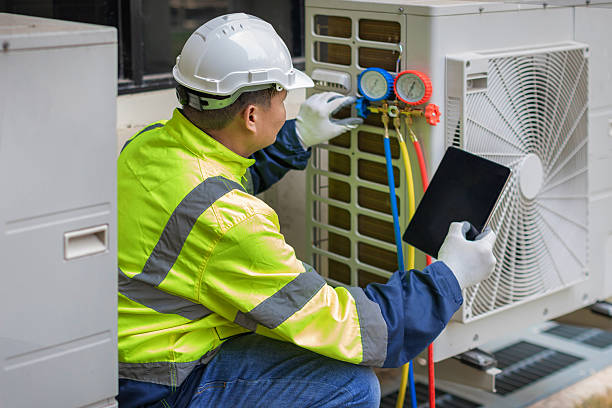 Professional Hvac technician working in San Antonio, FL